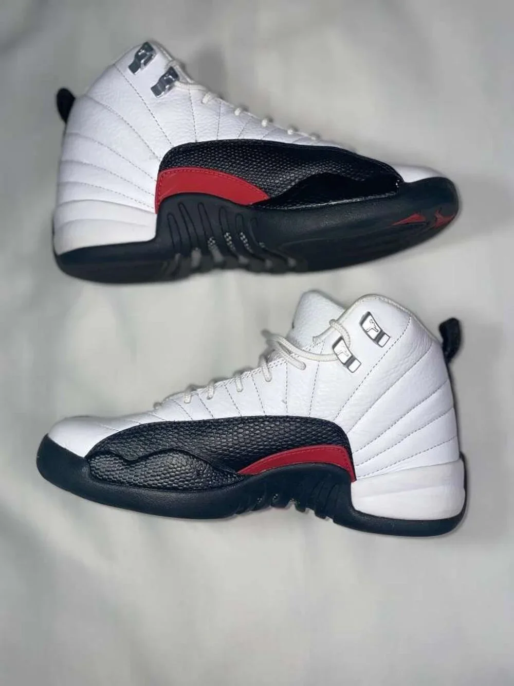 Air Jordan 12 Retro GS White Gym Red Black Size 6.5Y Youth